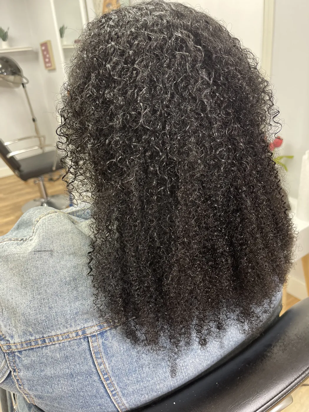 I-tips, kinky curly, from behind
